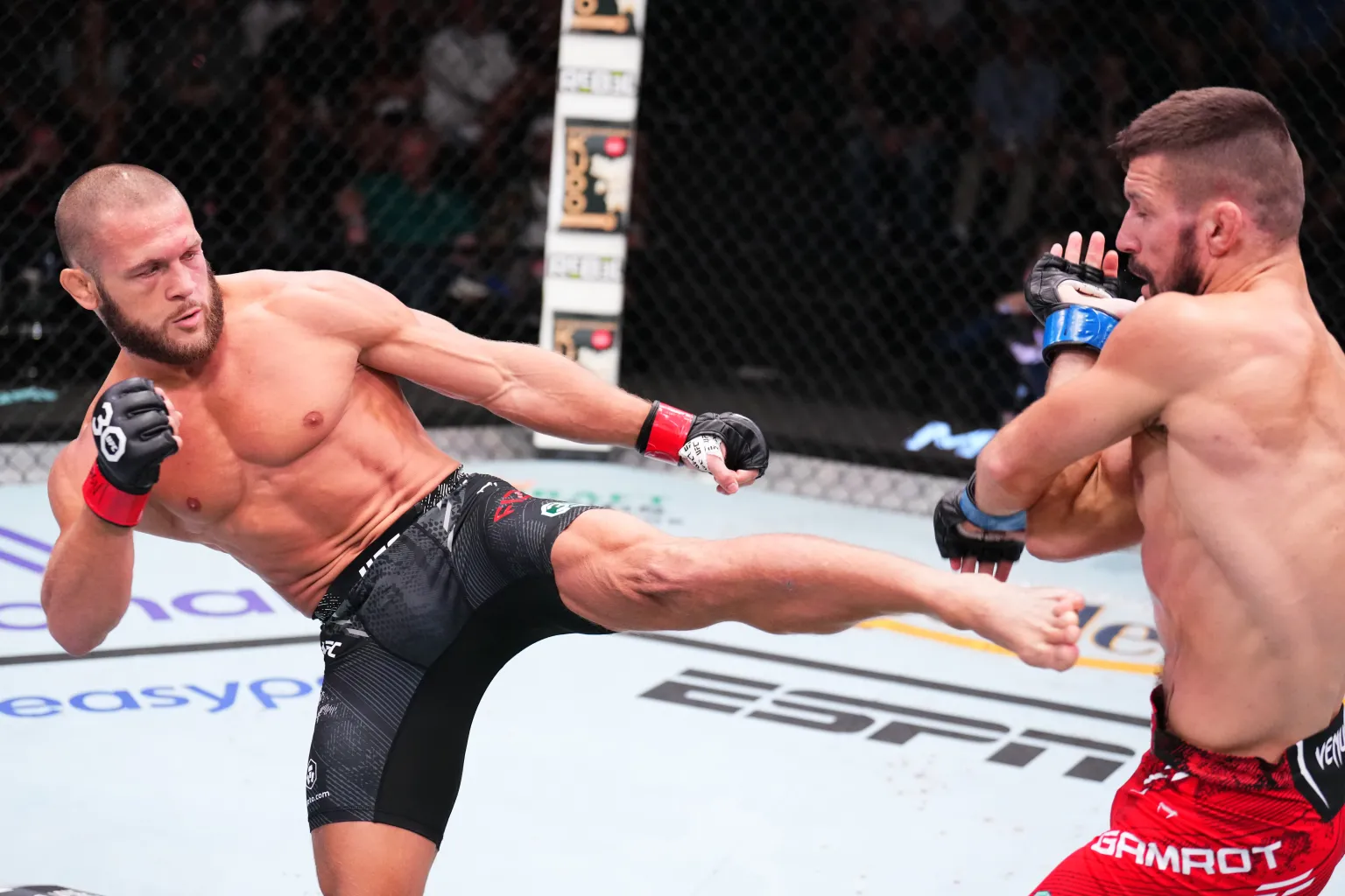 Rafael Fiziev Leg Injury Prematurely Ends Main Event: UFC Vegas 79 Results